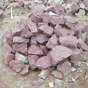 Бутовый камень розовый 70-150 мм
